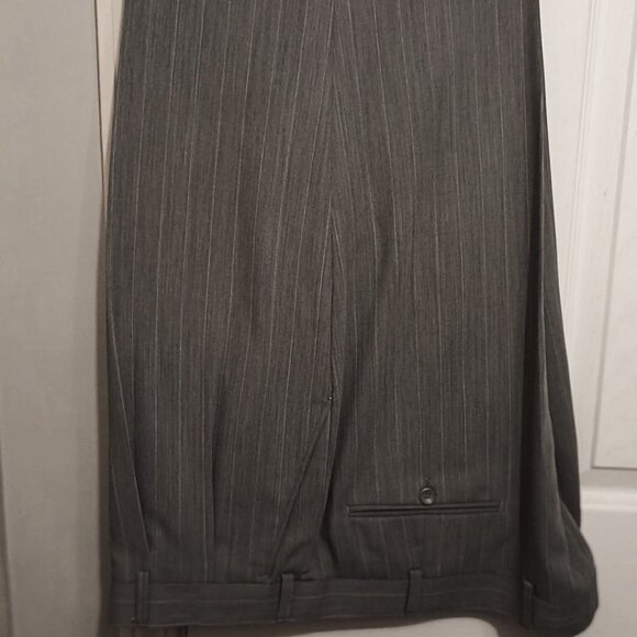 Emanuel Ungaro Men 2 Piece Light Gray Pin Stripped Suit 50L - Picture 12 of 16